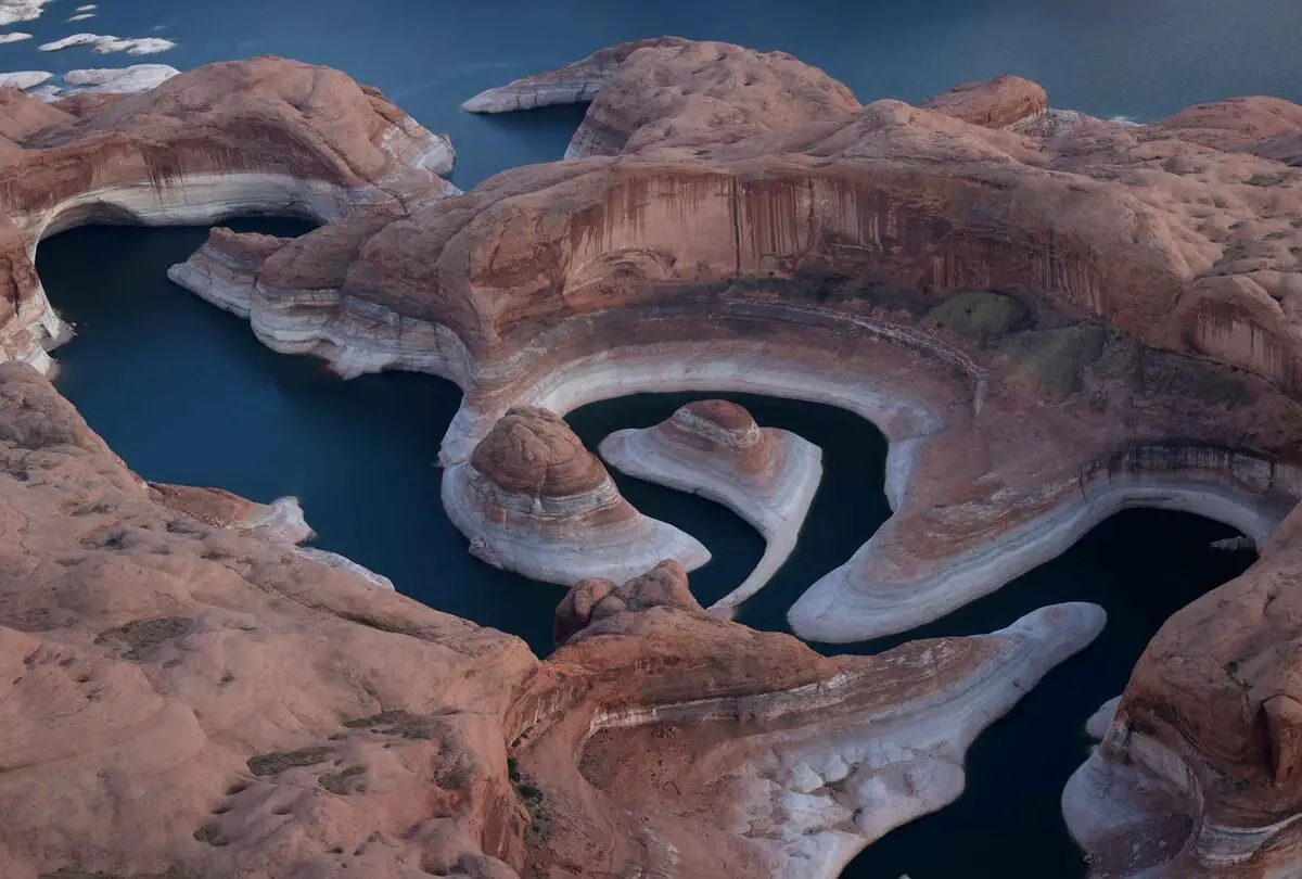 Ohio Man Dies After Jumping Off 50-Foot Cliff at Lake Powell, Utah